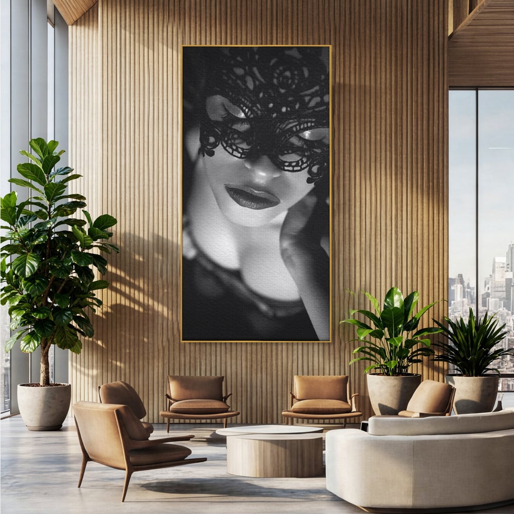 Tablou canvas cu tablou canvas cu femeie purtand masca, in rama de aluminiu auriu, pe perete intr-un birou