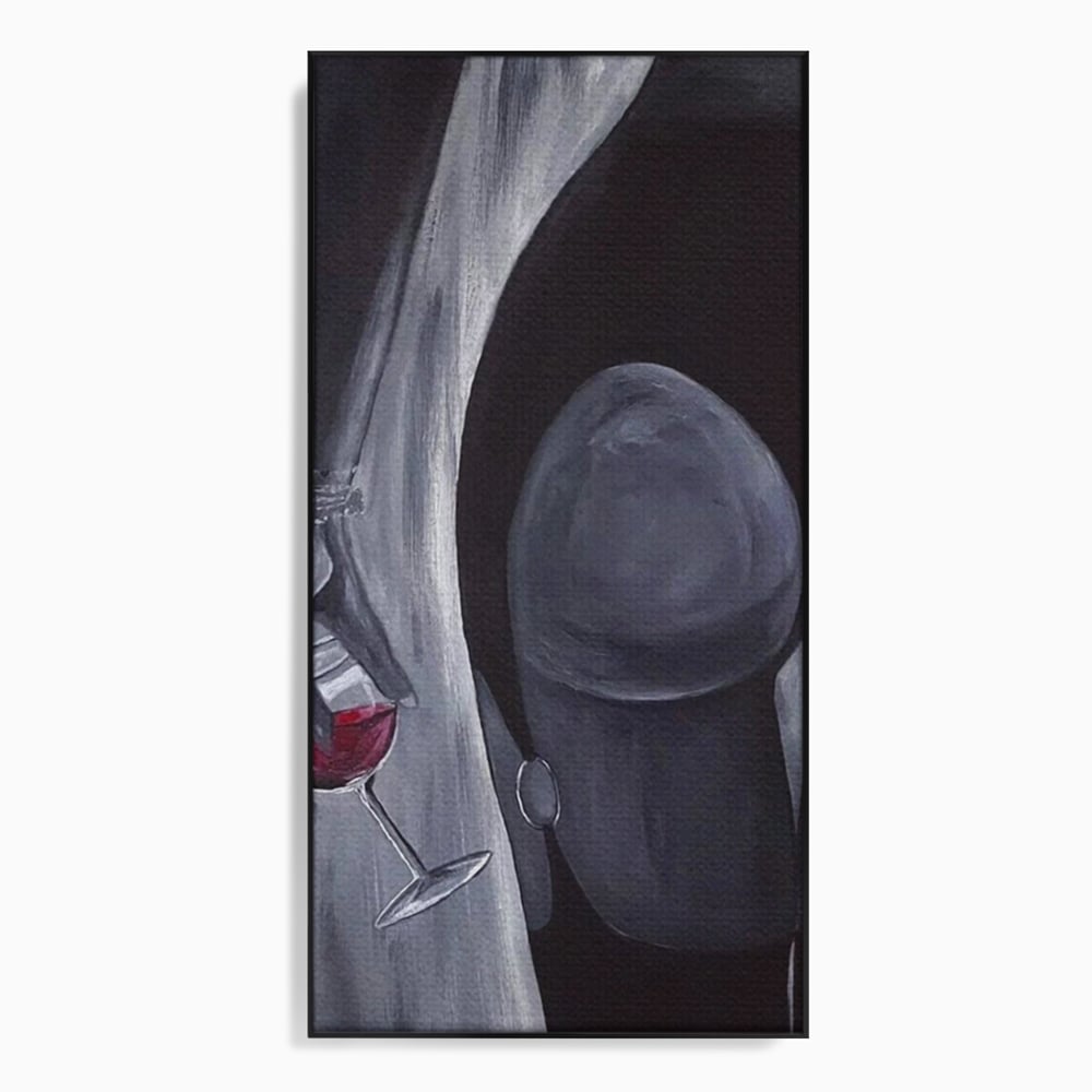 Tablou canvas cu pictura minimalista cu femeie si pahar de vin, in rama de aluminiu negru