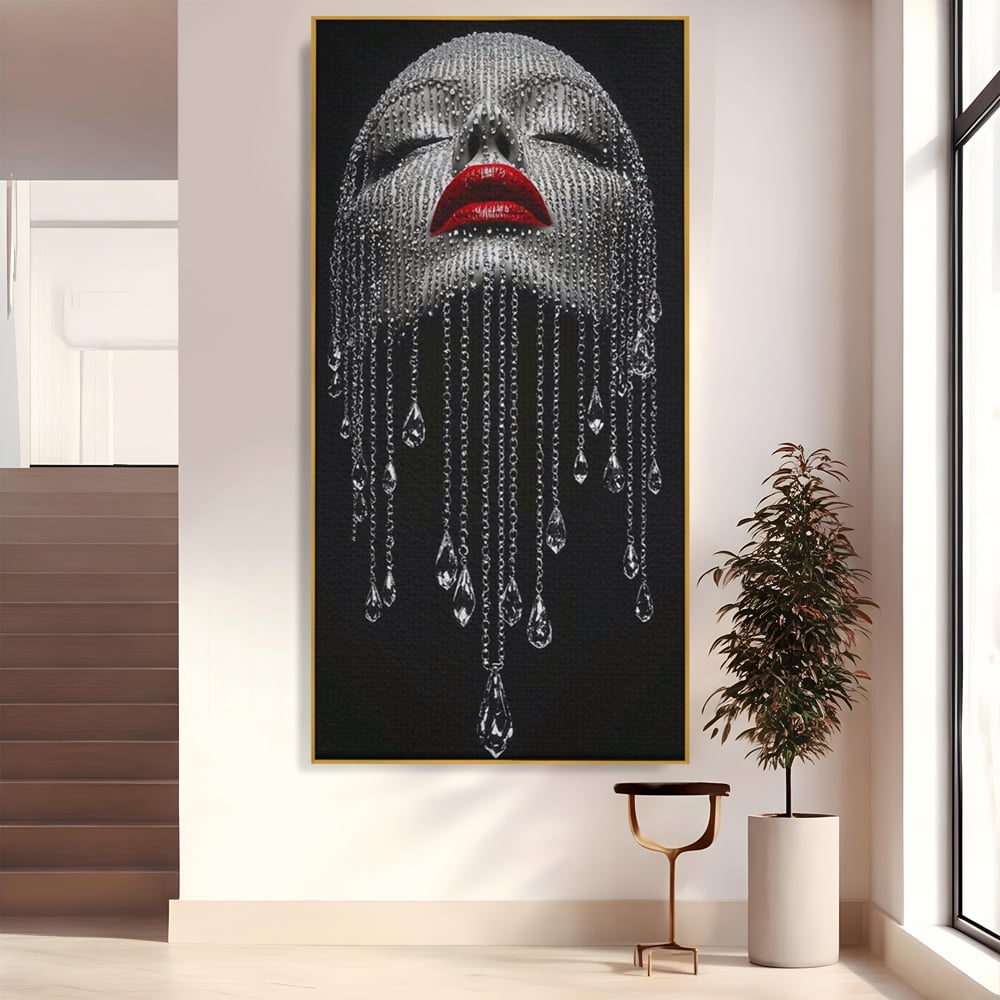 Tablou canvas cu tablou portret femeie cu cristale si buze rosii, in rama de aluminiu auriu