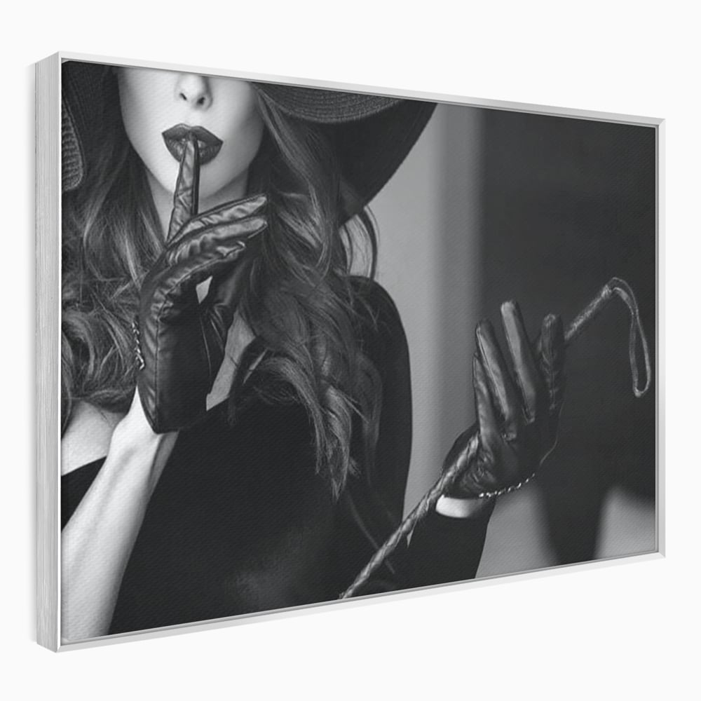 Tablou canvas cu tablou canvas cu femeie in palarie si manusi negre, in rama de aluminiu argintiu