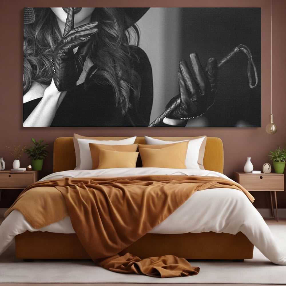 Tablou canvas cu tablou canvas cu femeie in palarie si manusi negre, fara rama, pe sasiu de lemn, pe perete intr-un dormitor