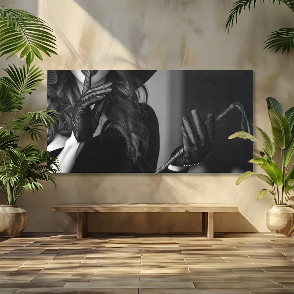 Tablou canvas cu tablou canvas cu femeie in palarie si manusi negre, fara rama, pe sasiu de lemn
