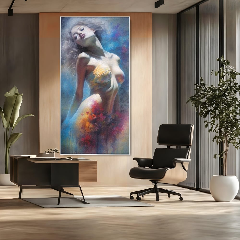 Tablou canvas cu tablou canvas cu femeie si flori, in rama de aluminiu argintiu, pe perete intr-un birou