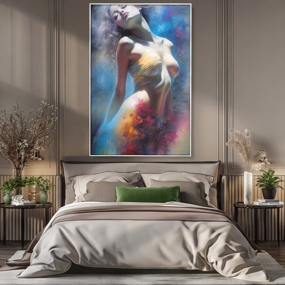 Tablou canvas cu tablou canvas cu femeie si flori, in rama de aluminiu argintiu, pe perete intr-un dormitor