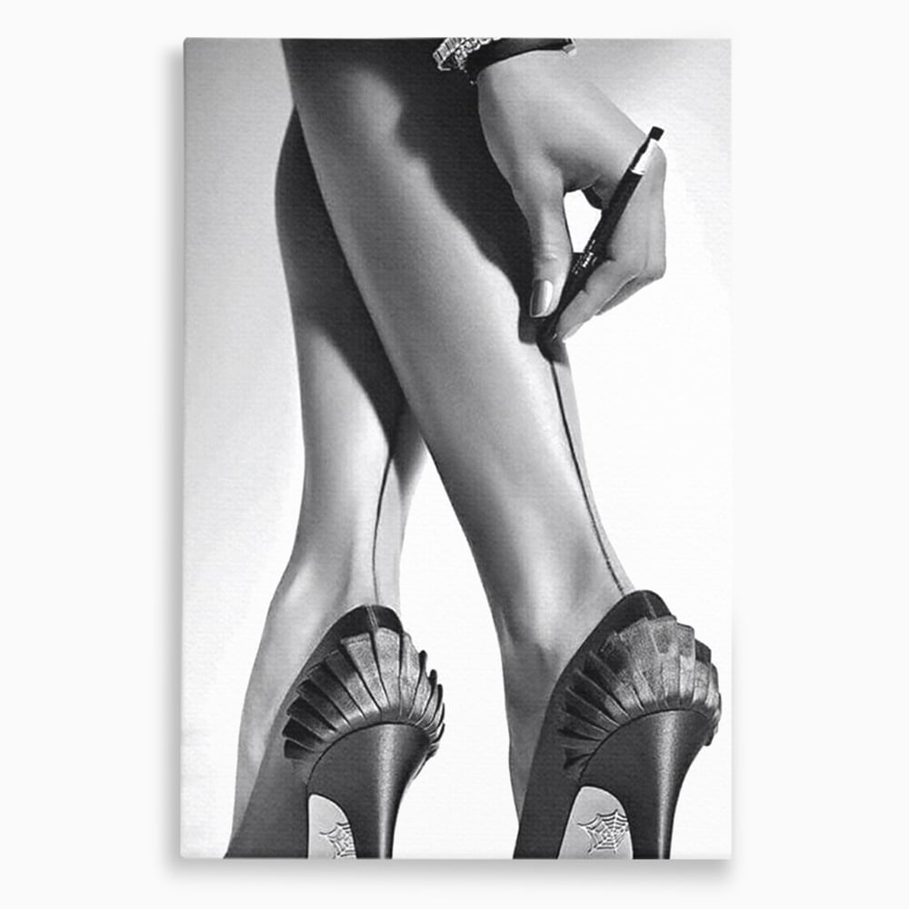 Tablou canvas cu tablou alb-negru picioare dama si pantofi cu toc, fara rama, pe sasiu de lemn