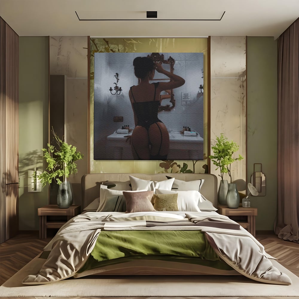Tablou canvas cu tablou canvas cu silueta feminina intr-o baie, fara rama, pe sasiu de lemn, pe perete intr-un dormitor