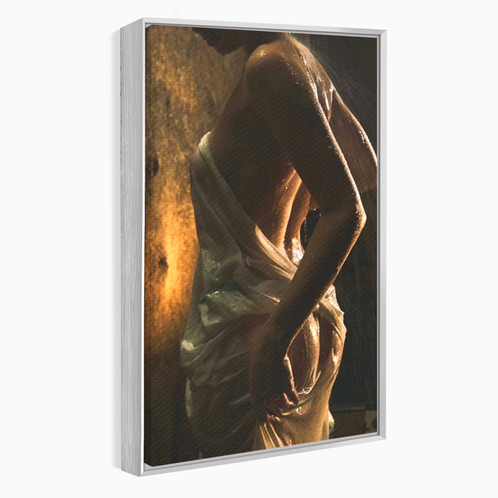 Tablou canvas cu tablou canvas cu silueta umeda in lumina calda, in rama de aluminiu argintiu