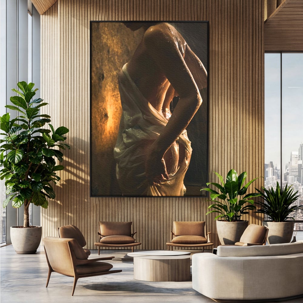 Tablou canvas cu tablou canvas cu silueta umeda in lumina calda, in rama de aluminiu negru, pe perete intr-un birou