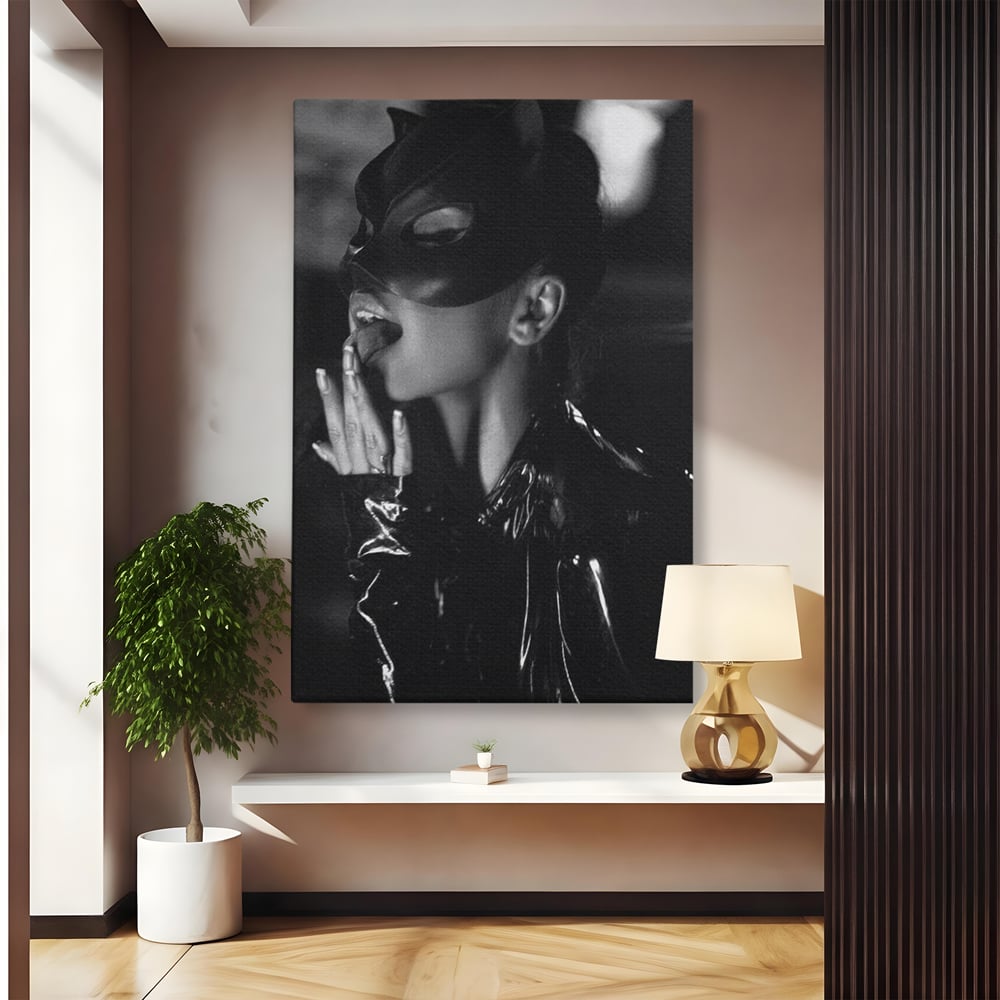 Tablou canvas cu tablou canvas cu femeie in costum de pisica, fara rama, pe sasiu de lemn