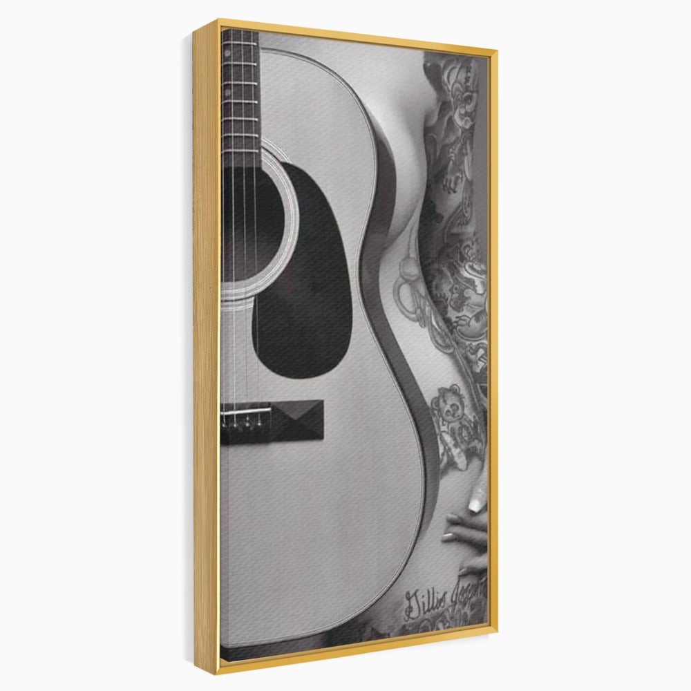 Tablou canvas cu tablou canvas cu chitara si silueta feminina tatuata, in rama de aluminiu auriu