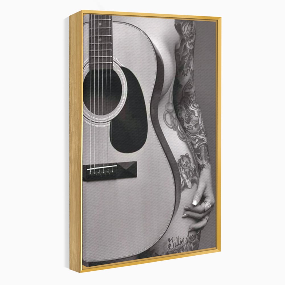 Tablou canvas cu tablou canvas cu chitara si silueta feminina tatuata, in rama de aluminiu auriu