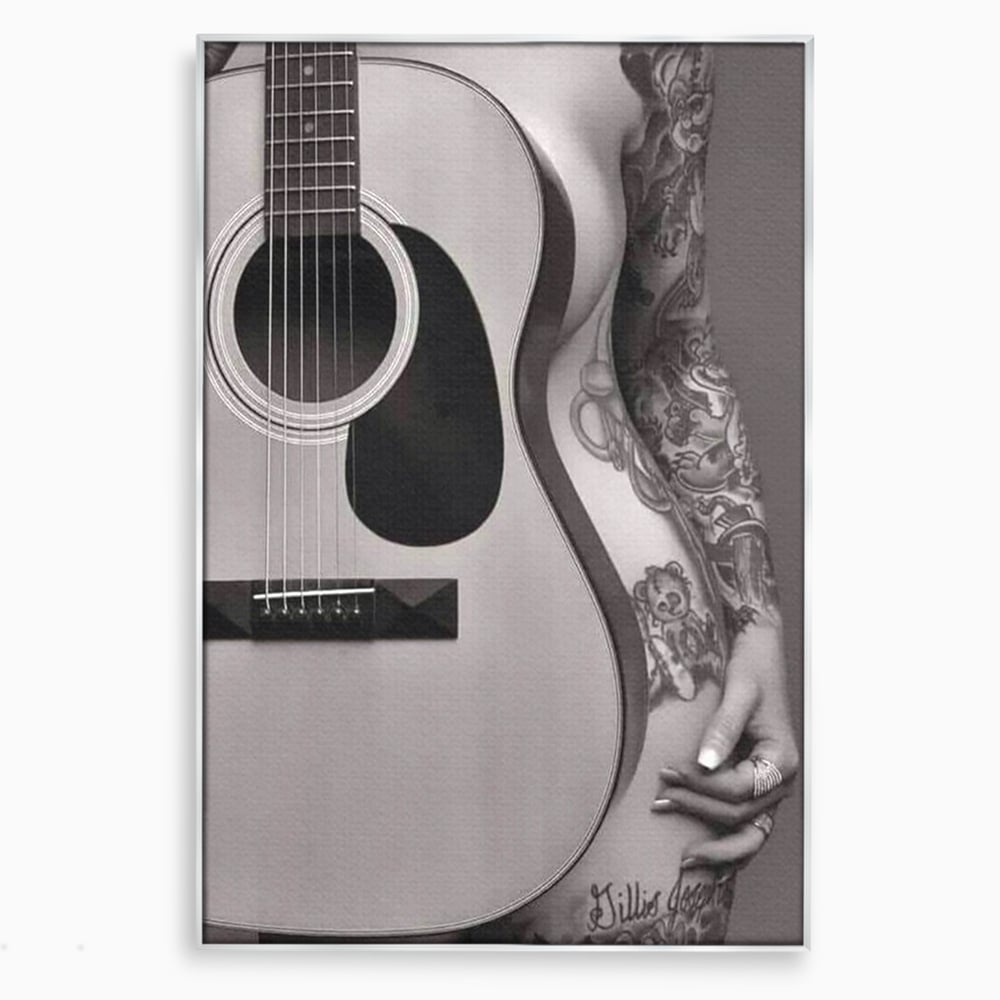 Tablou canvas cu tablou canvas cu chitara si silueta feminina tatuata, in rama de aluminiu argintiu