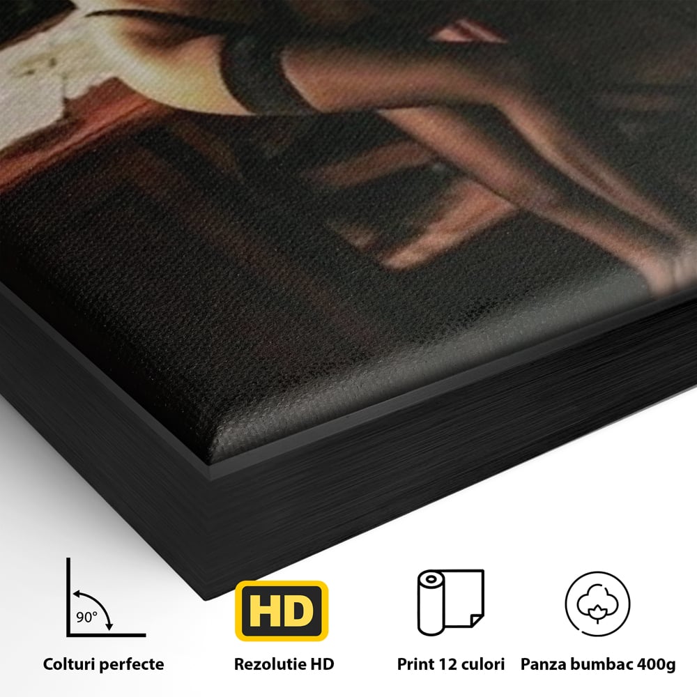 Detaliu al suprafetei: tablou canvas cu femeie si ziar, in rama de aluminiu negru