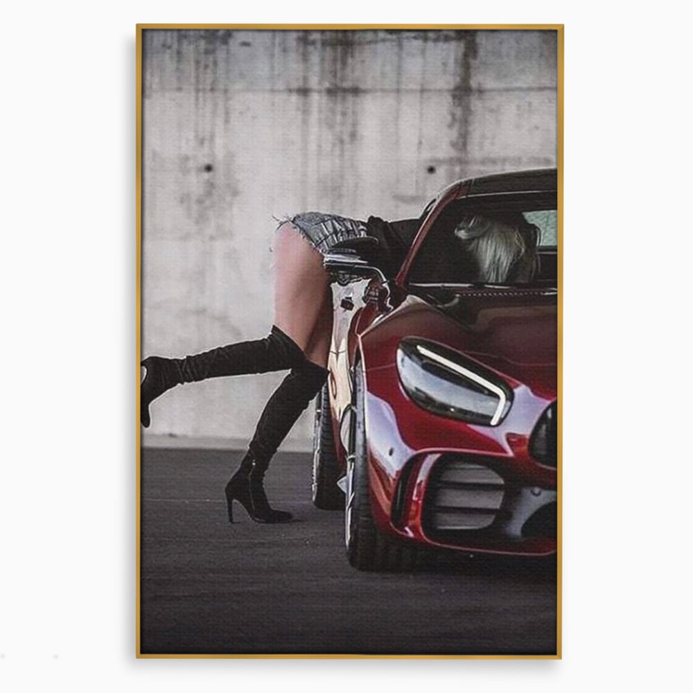 Tablou canvas cu femeie langa masina rosie, in rama de aluminiu auriu