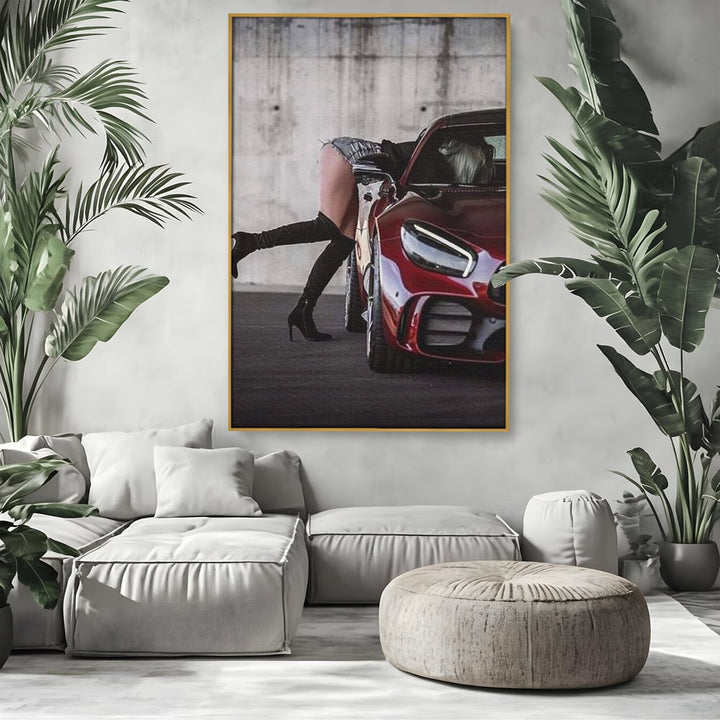 Tablou canvas cu femeie langa masina rosie, in rama de aluminiu auriu, pe perete intr-un living
