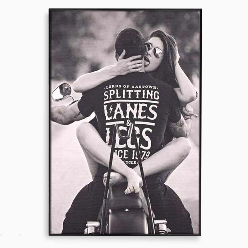 Tablou canvas cu tablou cuplu pe motocicleta, in rama de aluminiu negru