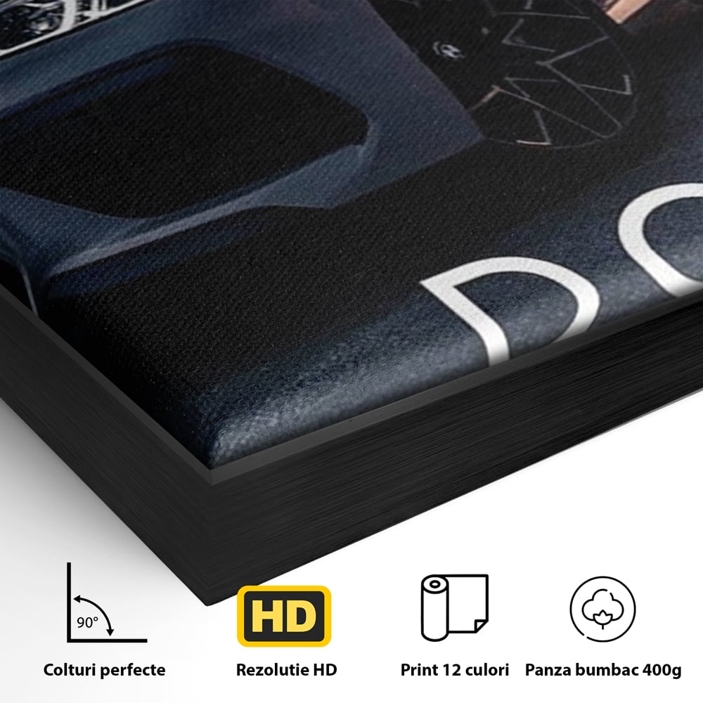 Detaliu al suprafetei: tablou canvas cu masina sport si mesaj, in rama de aluminiu negru
