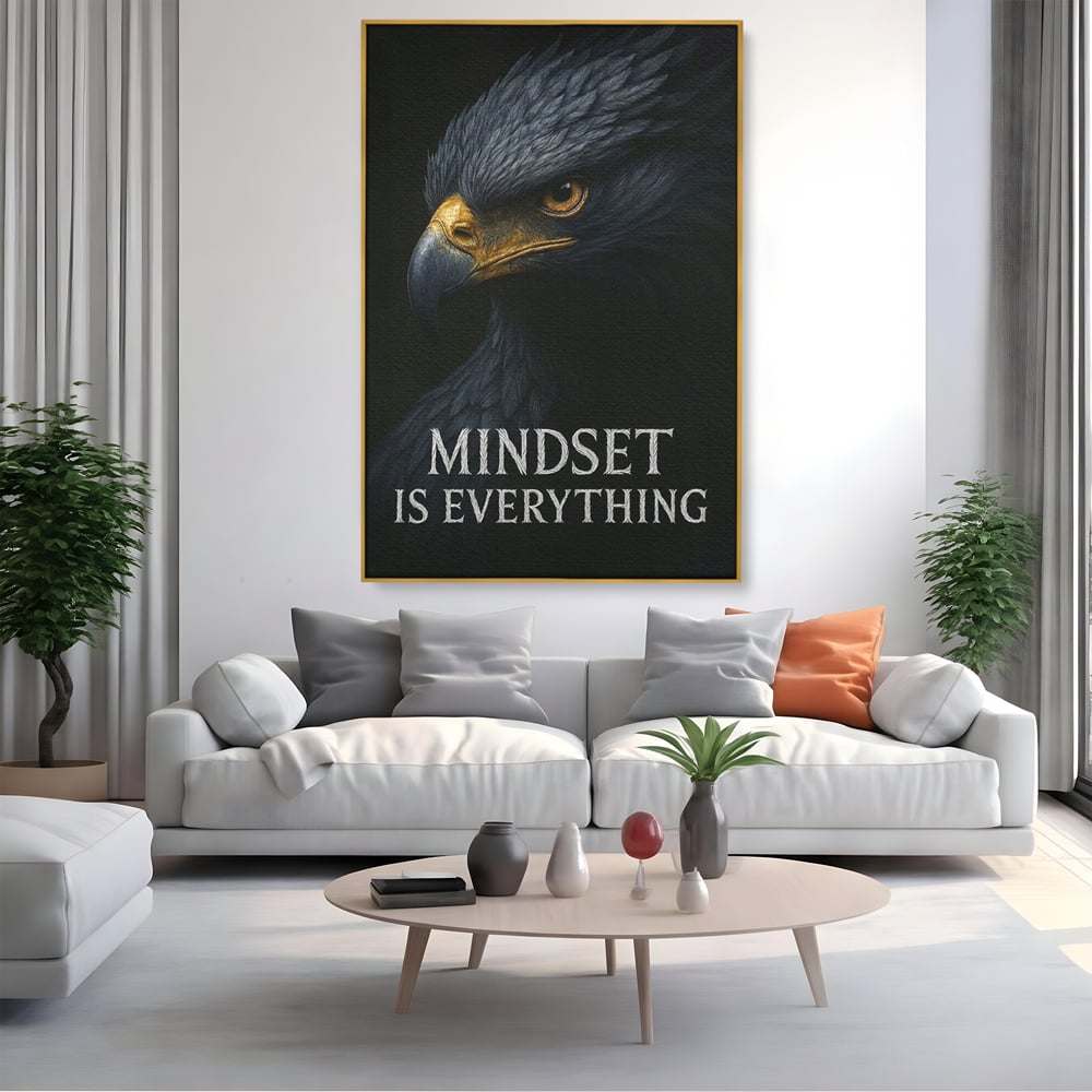 Tablou canvas cu tablou canvas cu vultur si mesaj, in rama de aluminiu auriu, pe perete intr-un living