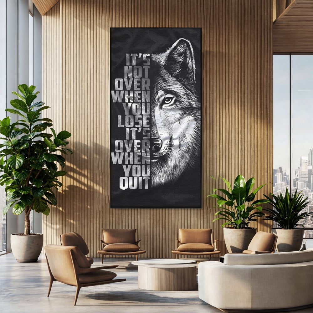 Tablou canvas cu tablou canvas cu lup si mesaj, in rama de aluminiu negru, pe perete intr-un birou