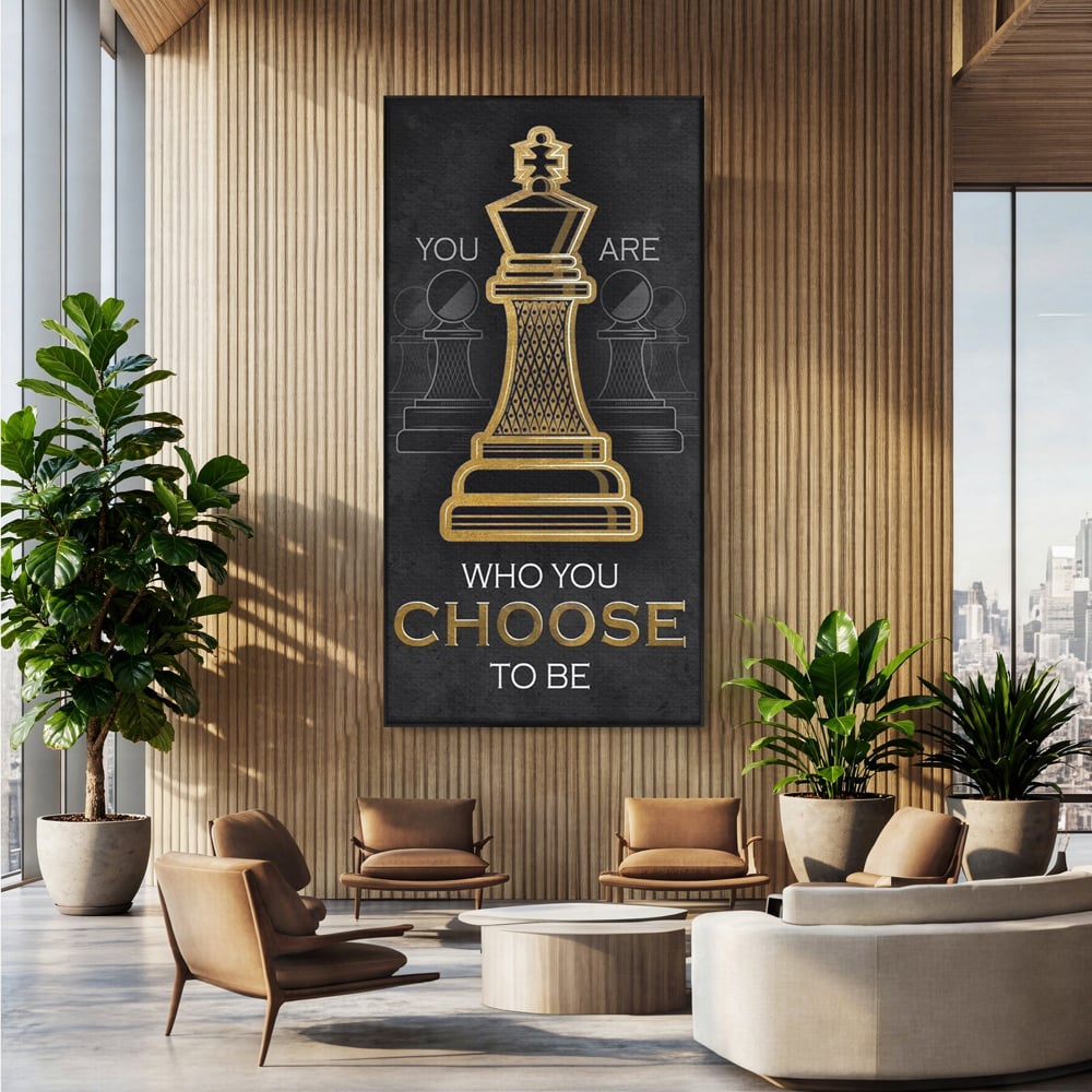 Tablou canvas cu tablou canvas cu rege de sah, in rama de aluminiu negru, pe perete intr-un birou