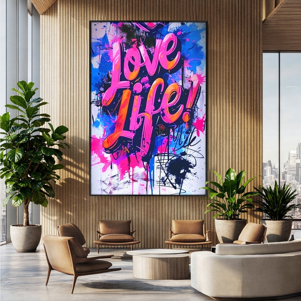 Tablou canvas cu tablou canvas cu graffiti urban iubeste viata, in rama de aluminiu negru, pe perete intr-un birou