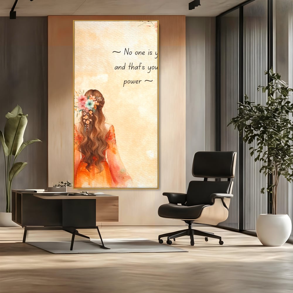Tablou canvas cu tablou canvas cu femeie si flori, in rama de aluminiu auriu, pe perete intr-un birou