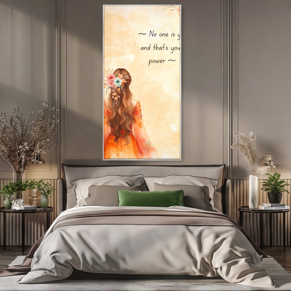 Tablou canvas cu tablou canvas cu femeie si flori, in rama de aluminiu argintiu, pe perete intr-un dormitor