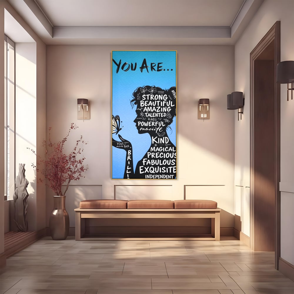 Tablou canvas cu tablou motivational cu portret de femeie si cuvinte, in rama de aluminiu auriu