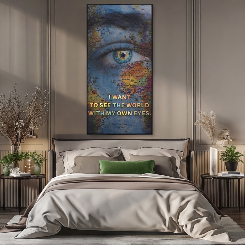 Tablou canvas cu tablou canvas cu ochi uman suprapus pe harta lumii, in rama de aluminiu negru, pe perete intr-un dormitor