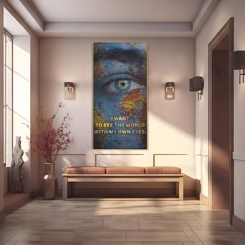 Tablou canvas cu tablou canvas cu ochi uman suprapus pe harta lumii, in rama de aluminiu auriu