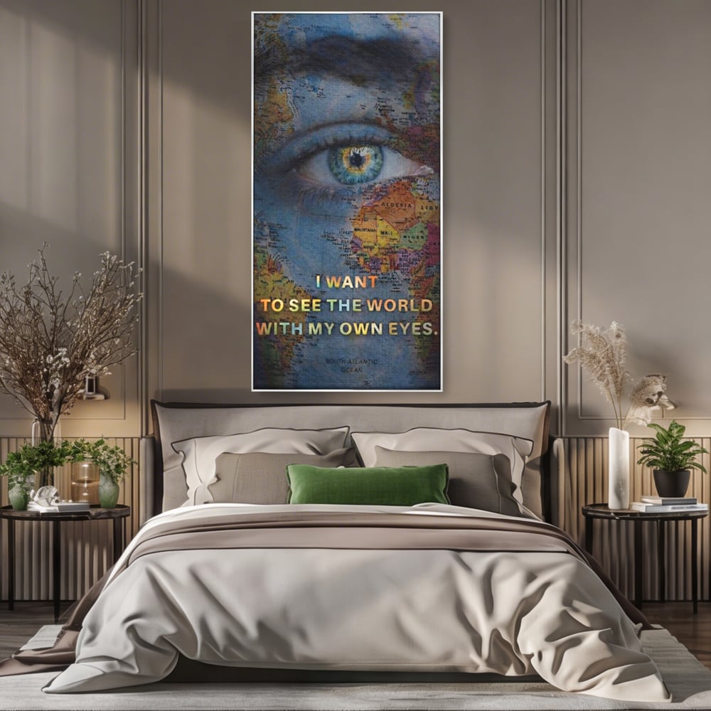 Tablou canvas cu tablou canvas cu ochi uman suprapus pe harta lumii, in rama de aluminiu argintiu, pe perete intr-un dormitor
