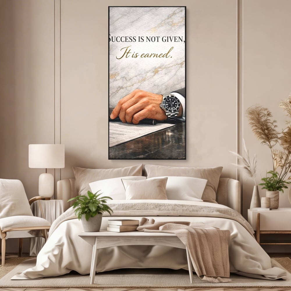 Tablou canvas cu tablou canvas cu citat motivational si mana cu ceas, in rama de aluminiu negru, pe perete intr-un dormitor