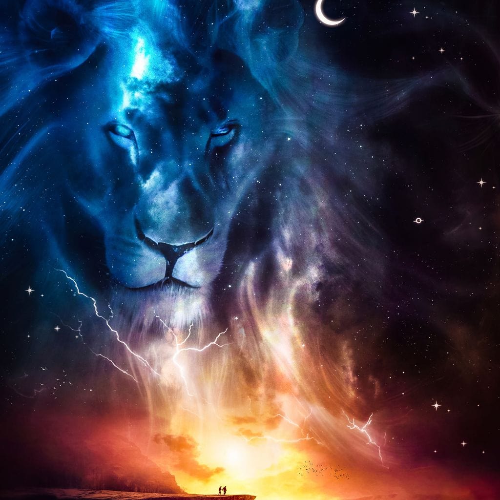 tablou canvas cu spiritul unui leu pe fundal cu cerul instelat si semiluna, privind catre o stanca la apus de Soare