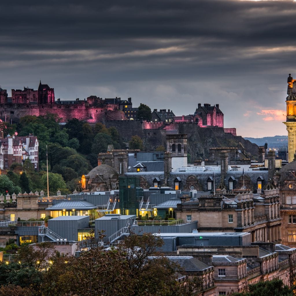 Tablou Canvas Premium, LuxCanva® O1035, Castelul din Edinburgh, Europa, Poveste, Oras, Amurg, Cetate, Legenda, Ceas, Timpuri, Ziduri, Deal, Piatra, Coroana, Scotia, Birou, Living, Dormitor