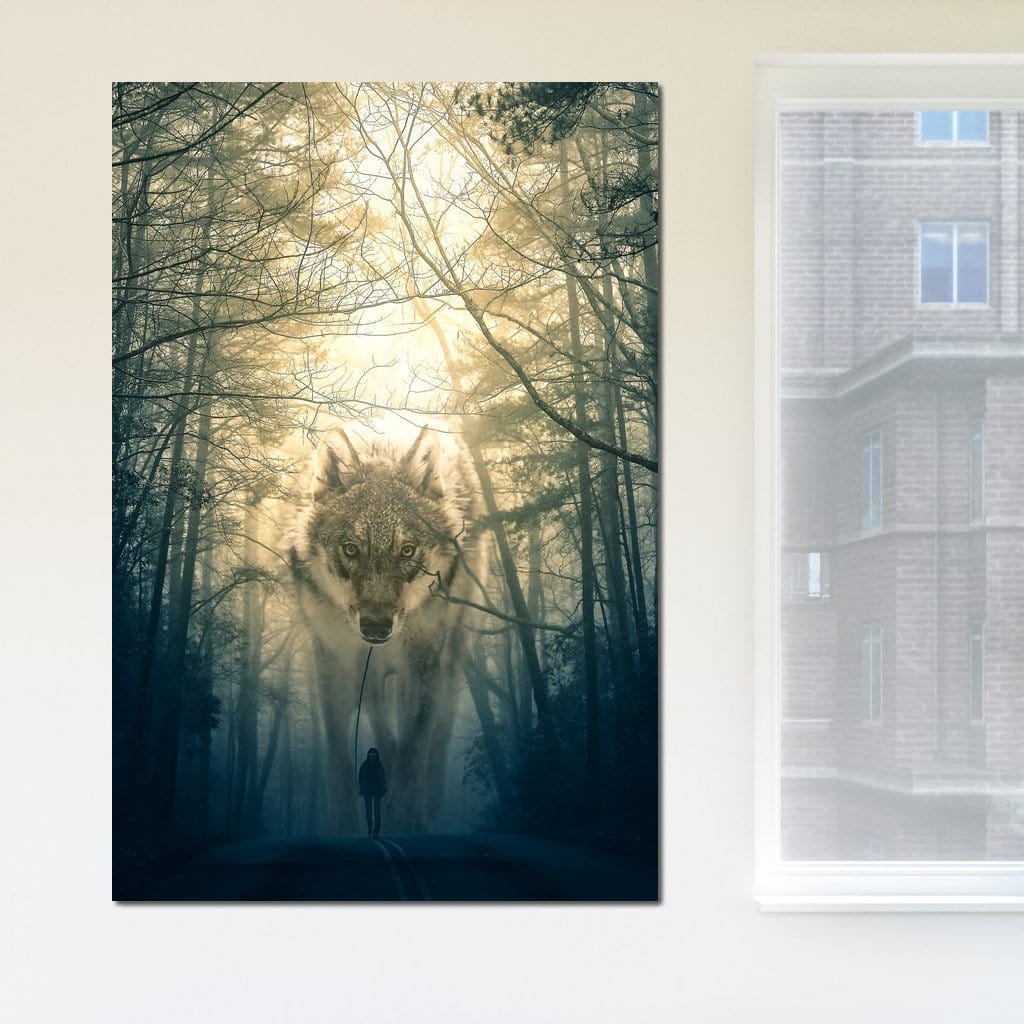 tablou canvas cu un lup gigant intr-o padure luminata, tinut in lesa de un om aflat pe o carare cu marcaj