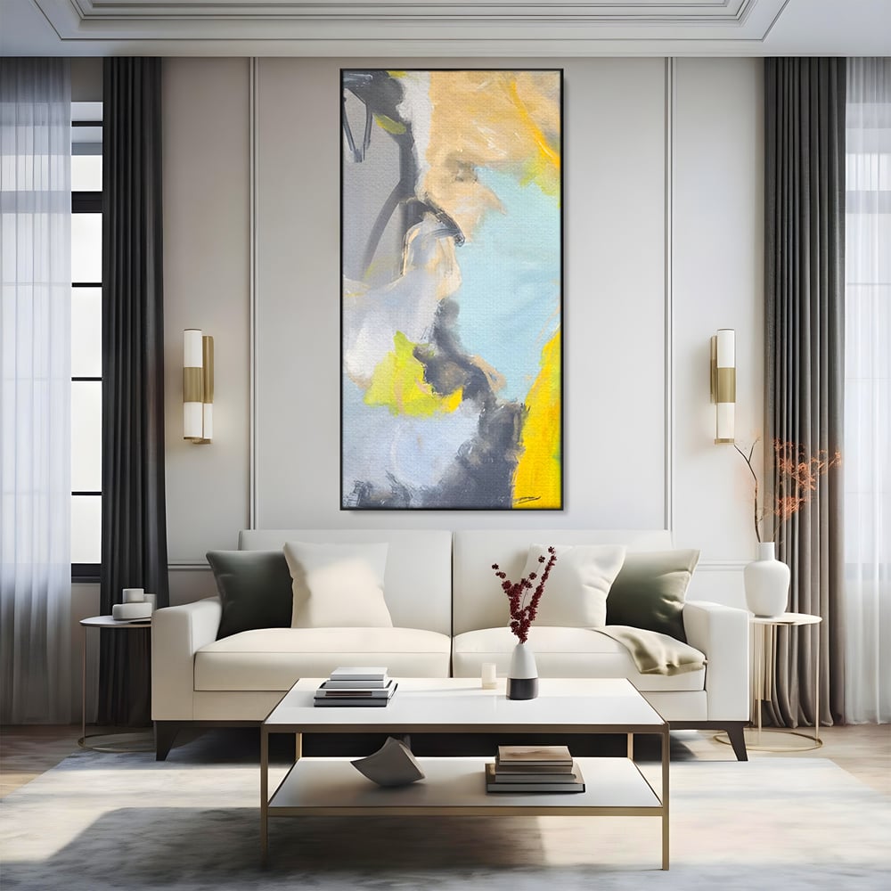Tablou canvas cu pictura abstracta cu pete de culoare, in rama de aluminiu negru, pe perete intr-un living