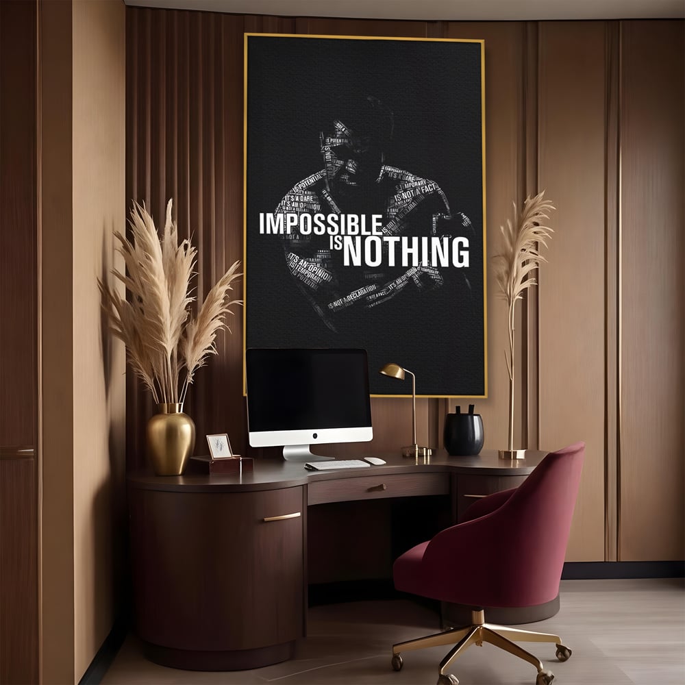 Tablou canvas cu tablou canvas cu silueta masculina si text motivational, in rama de aluminiu auriu, pe perete intr-un birou