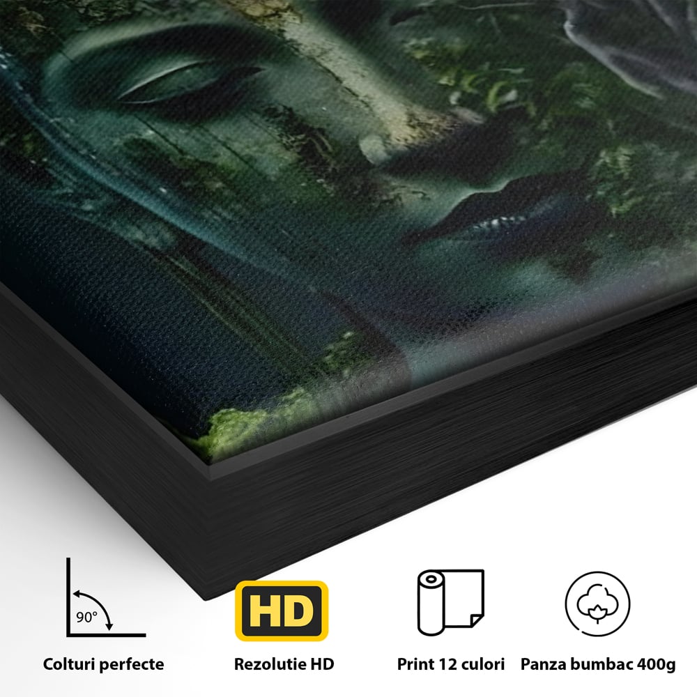 Detaliu al suprafetei: tablou canvas cu cap de buddha imbracat in vegetatie, in rama de aluminiu negru
