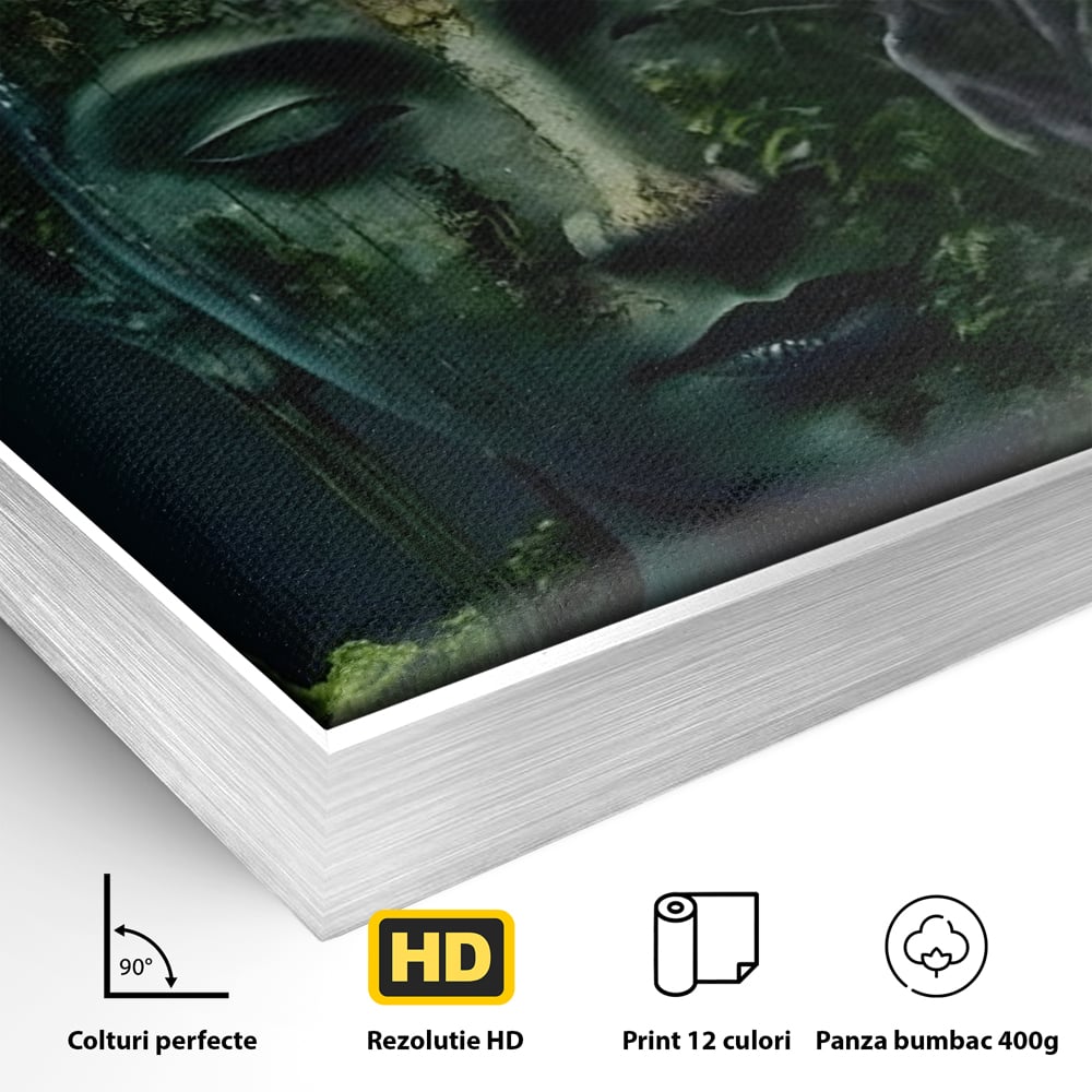 Detaliu al suprafetei: tablou canvas cu cap de buddha imbracat in vegetatie, in rama de aluminiu argintiu