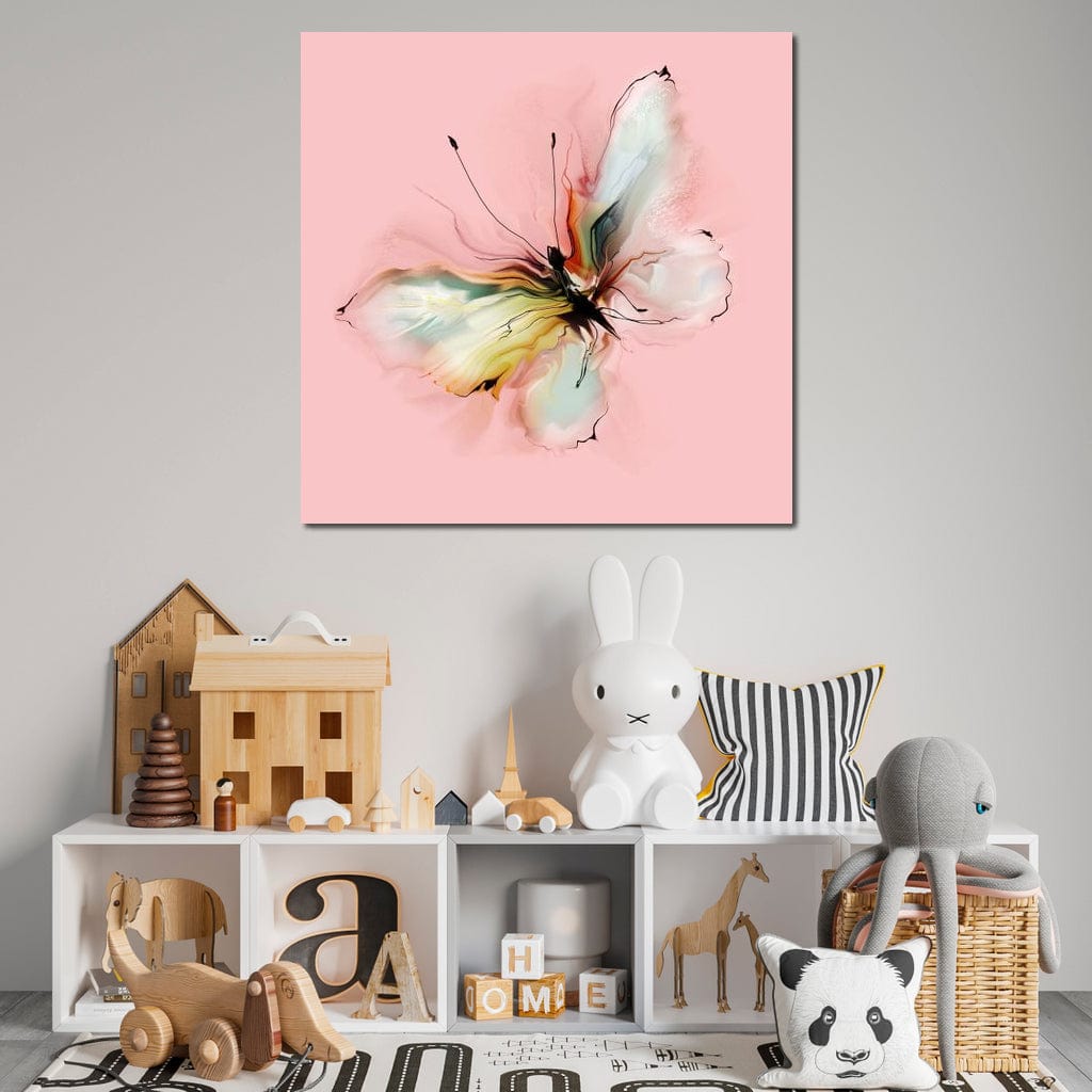 tablou canvas cu un fluture abstract in nuante vaporoase de galben, verde si roz pe fundal roz pal