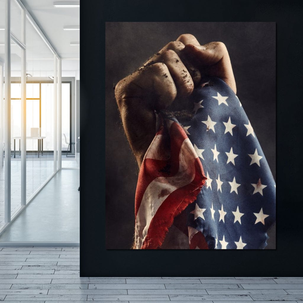 tablou canvas cu o mana puternica strangand steagul american