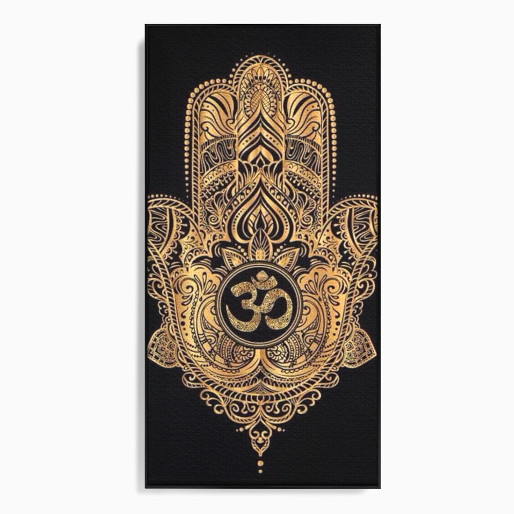 Tablou canvas cu illustratie digitala hamsa aurie, in rama de aluminiu negru