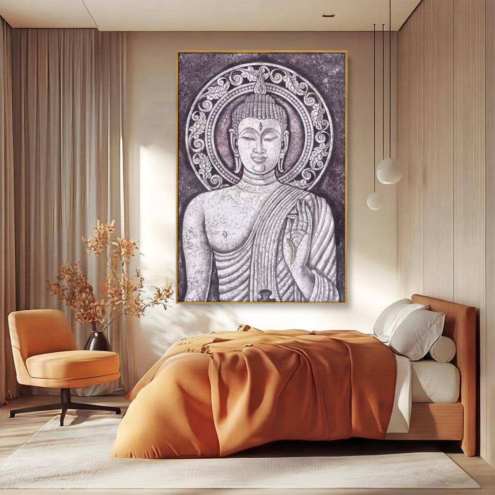 Tablou canvas cu tablou canvas cu chipul lui buddha, in rama de aluminiu auriu, pe perete intr-un dormitor