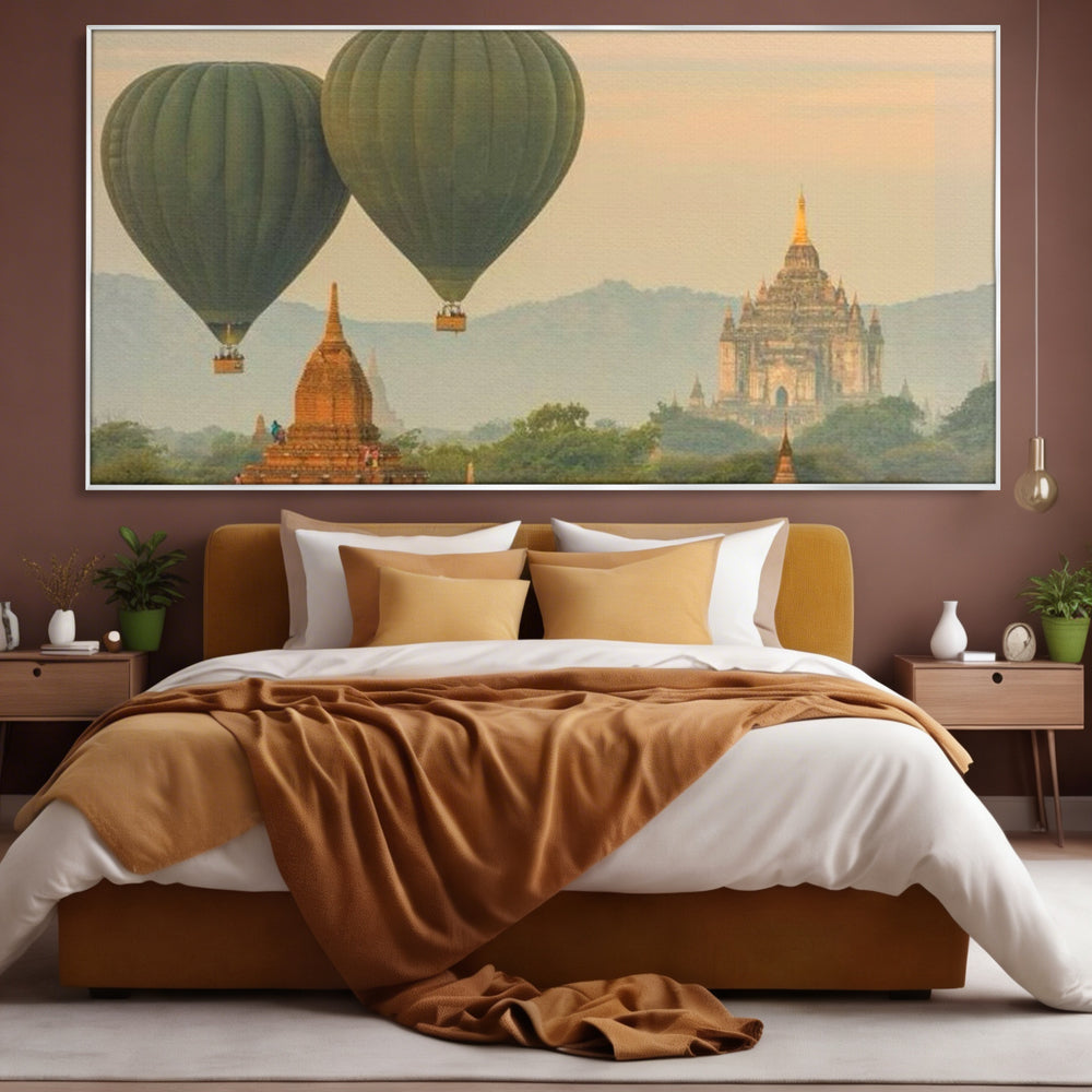 Tablou canvas cu tablou canvas cu peisaj din bagan, in rama de aluminiu argintiu, pe perete intr-un dormitor