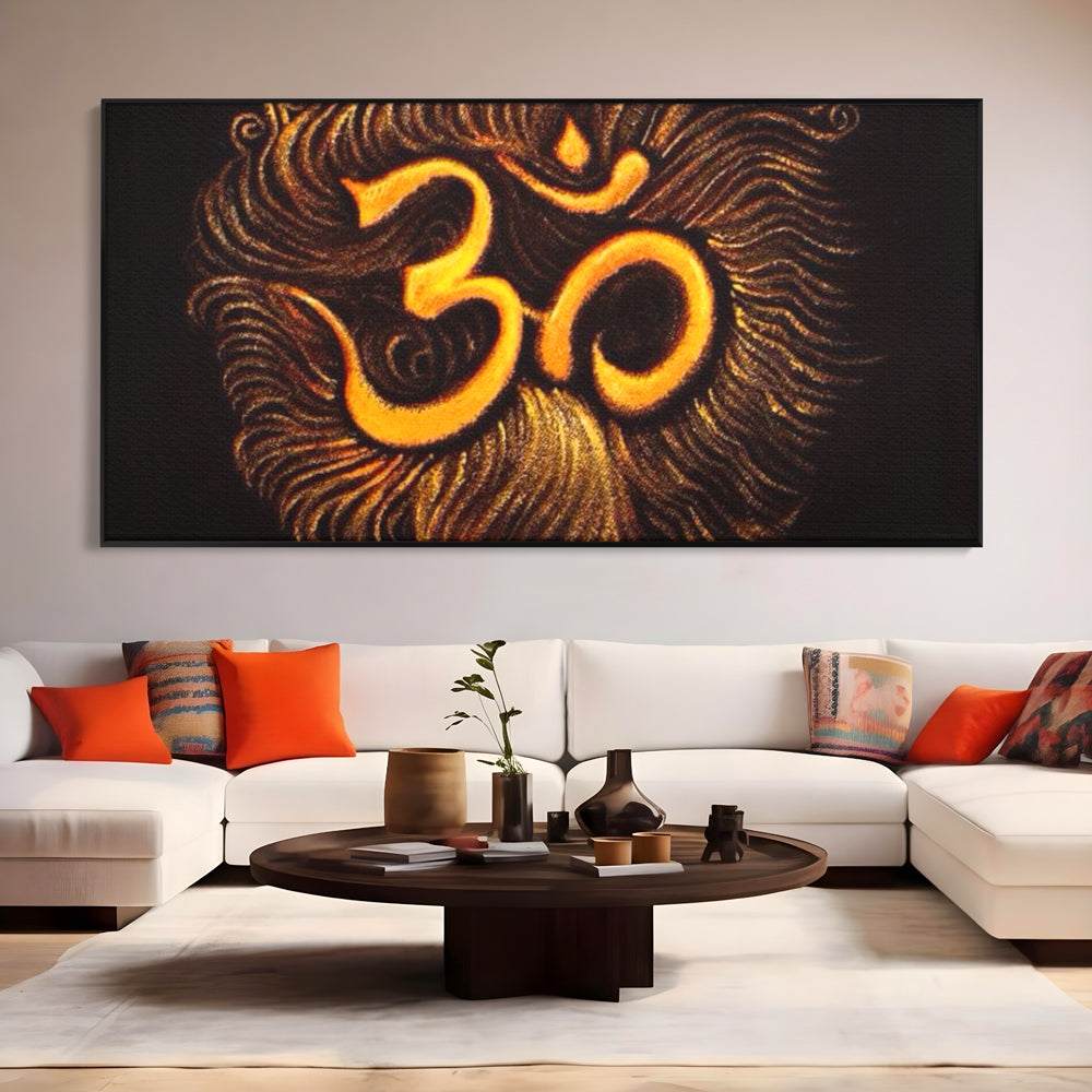 Tablou canvas cu tablou canvas cu simbolul om aurit, in rama de aluminiu negru, pe perete intr-un living