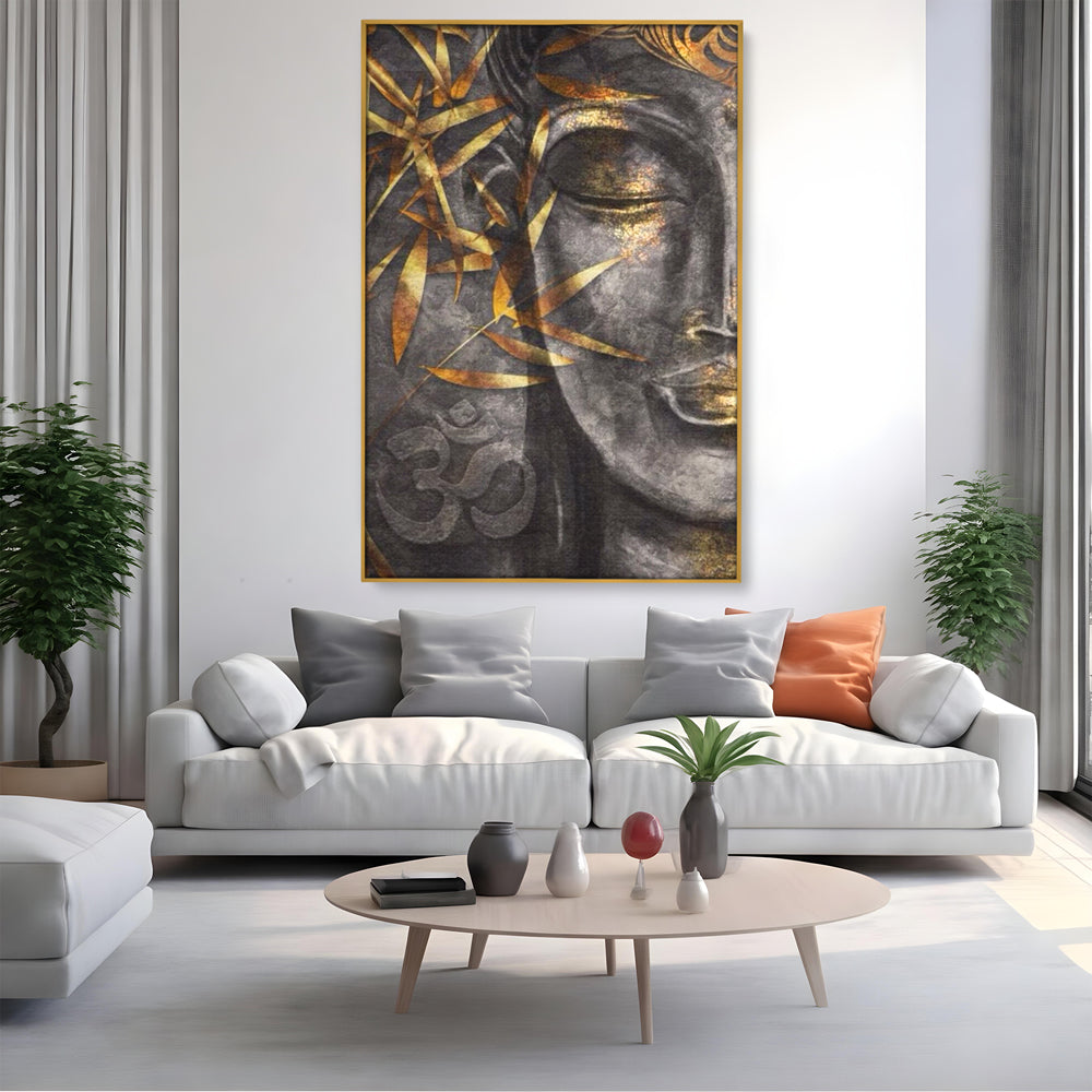 Tablou canvas cu tablou canvas cu chip de budha, in rama de aluminiu auriu, pe perete intr-un living