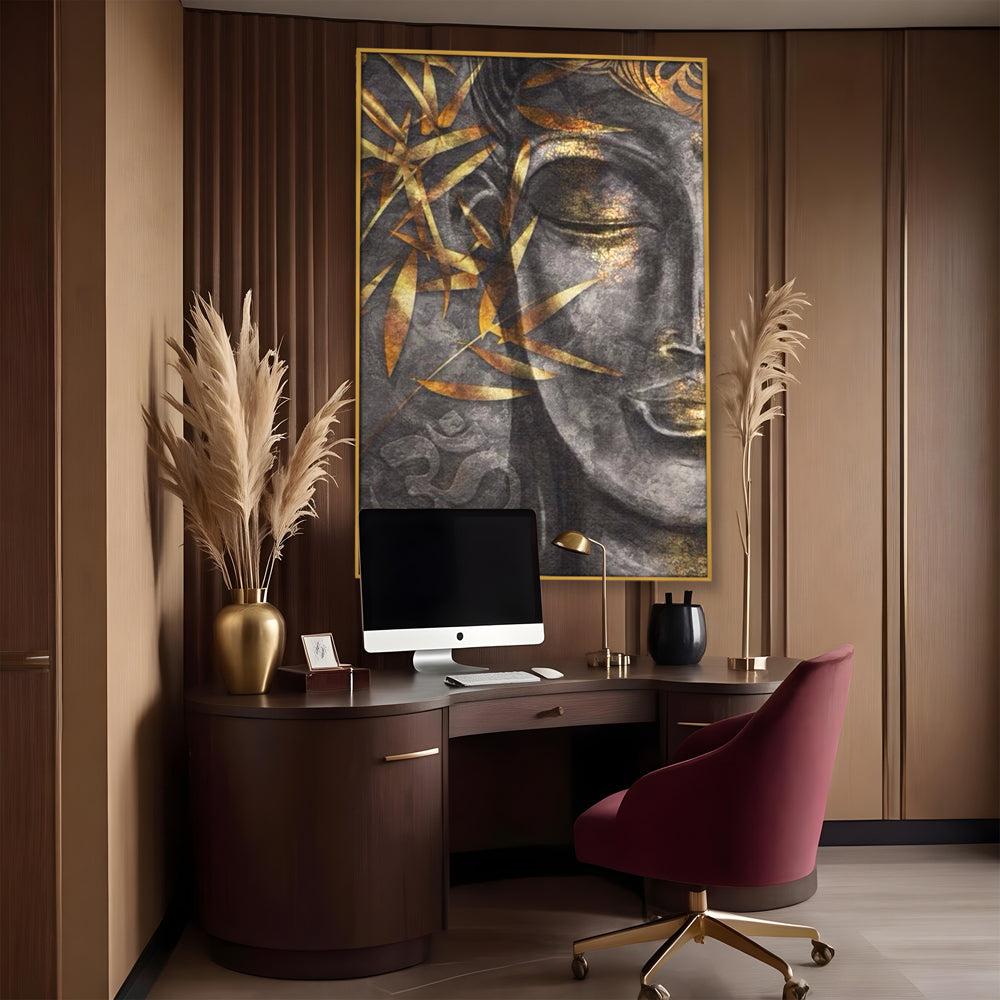 Tablou canvas cu tablou canvas cu chip de budha, in rama de aluminiu auriu, pe perete intr-un birou