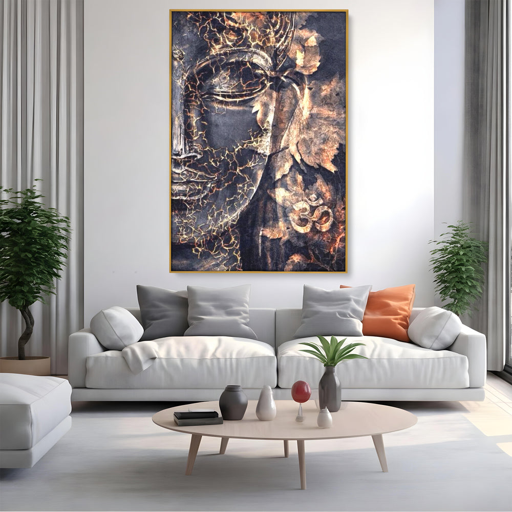Tablou canvas cu tablou canvas cu chipul lui buddha, in rama de aluminiu auriu, pe perete intr-un living